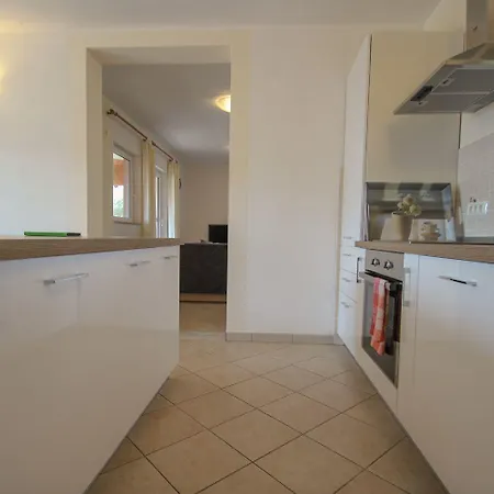 Modernes Und Helles Mit Waschmaschine, Liegen, Grill, Wifi * Karpinjan