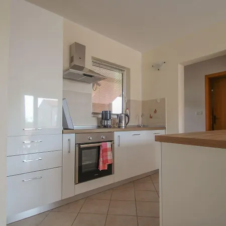 Modernes Und Helles Mit Waschmaschine, Liegen, Grill, Wifi Appartement *