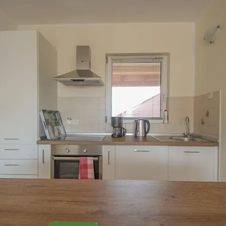 Modernes Und Helles Mit Waschmaschine, Liegen, Grill, Wifi Appartement