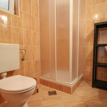 Appartement Modernes Und Helles Mit Waschmaschine, Liegen, Grill, Wifi Karpinjan