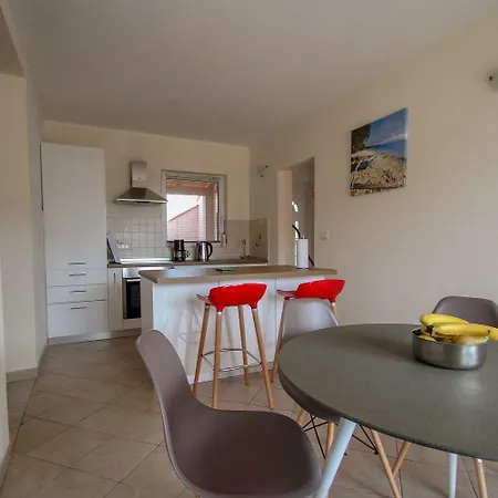 Modernes Und Helles Mit Waschmaschine, Liegen, Grill, Wifi * Karpinjan