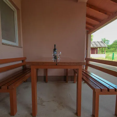 Appartement Modernes Und Helles Mit Waschmaschine, Liegen, Grill, Wifi Karpinjan